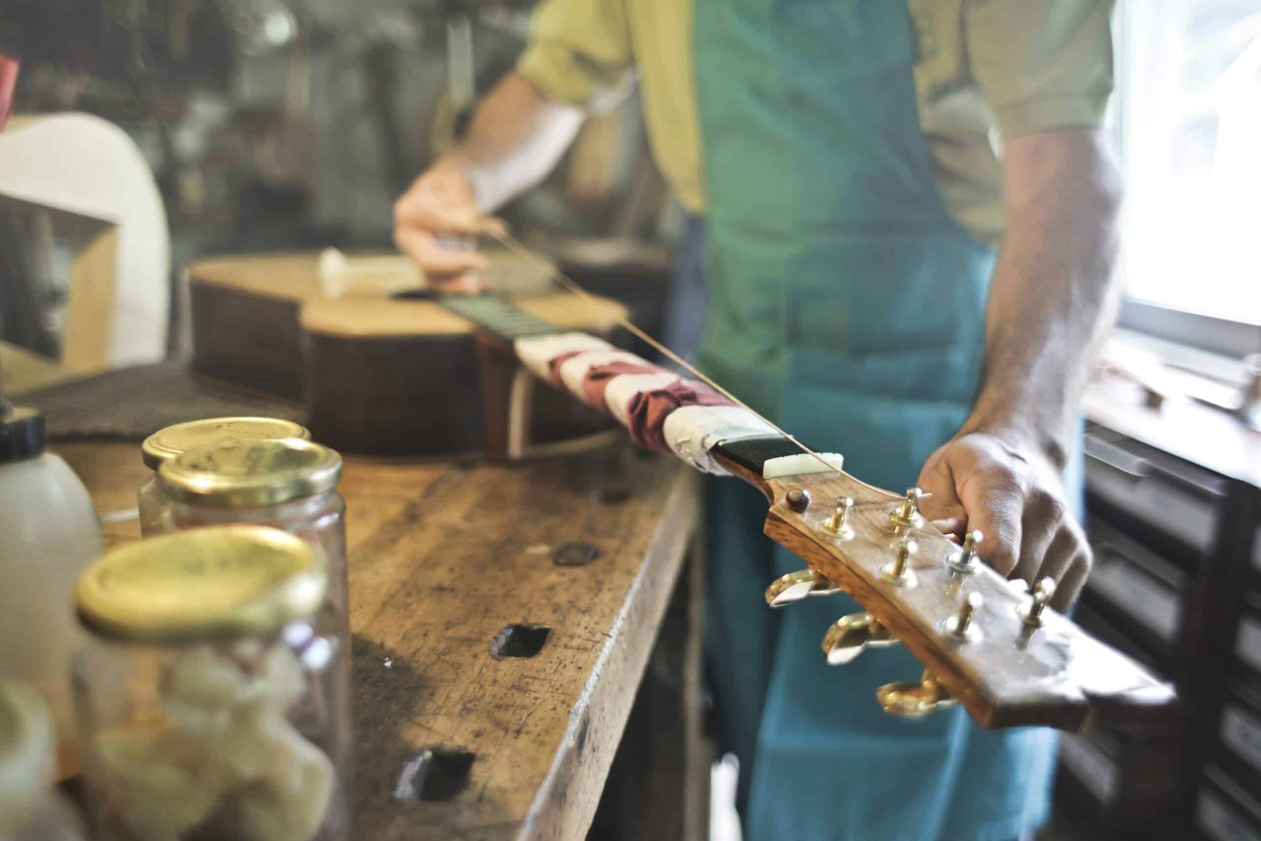 Luthier